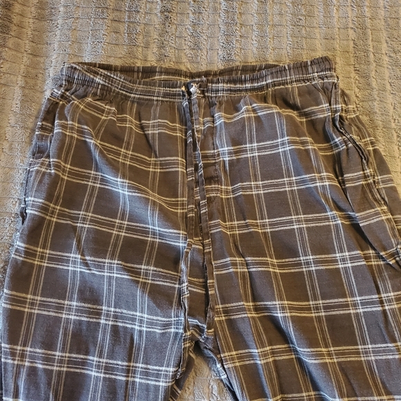 Pajama pants - second pair exact same - Picture 3 of 4